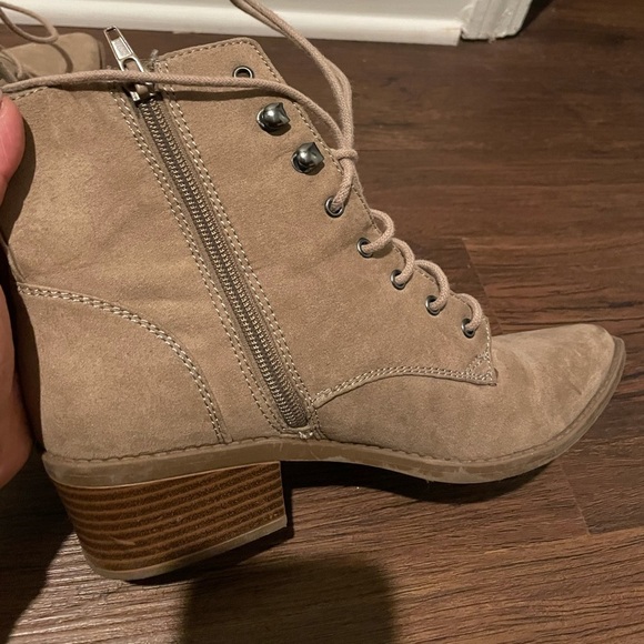 Women’s Tan Boots-Sz 7M - Picture 3 of 7